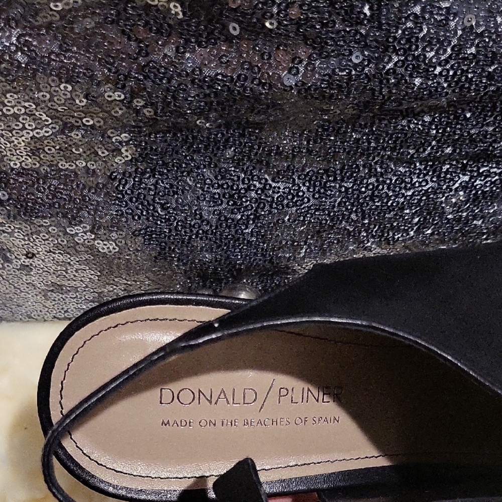 Donald J. Pliner Black Mules